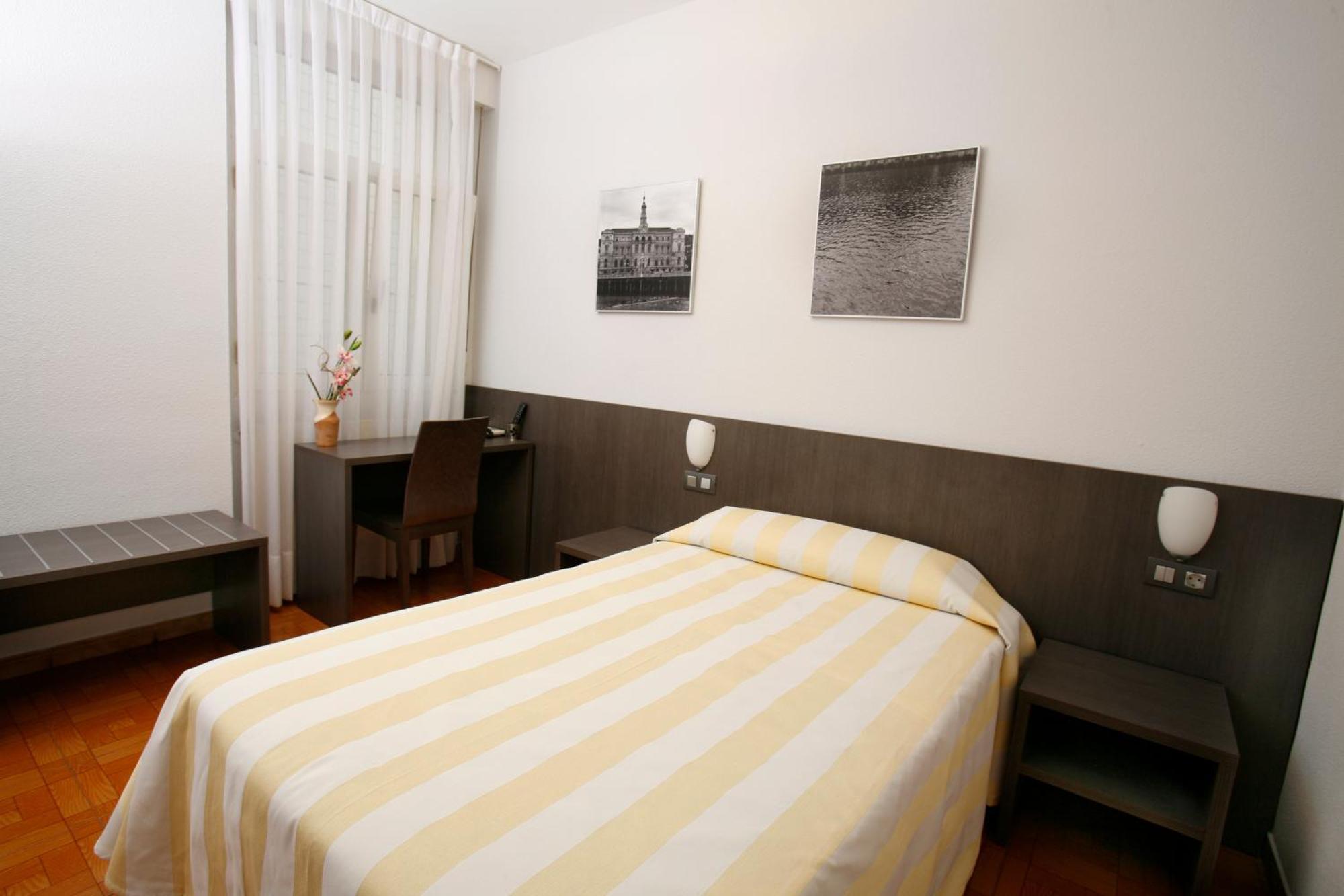 Hotel Ripa Билбао Екстериор снимка