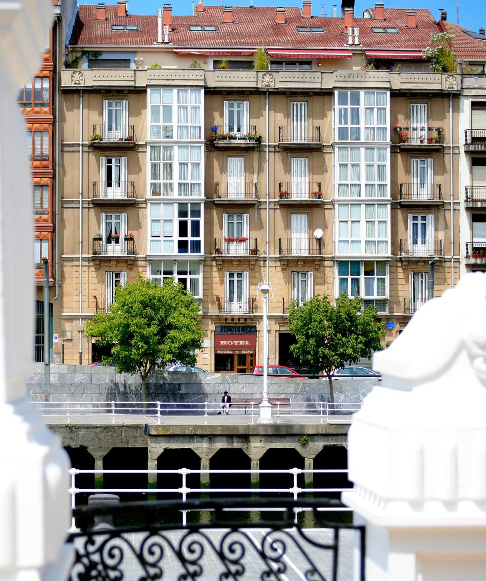 Hotel Ripa Билбао Екстериор снимка
