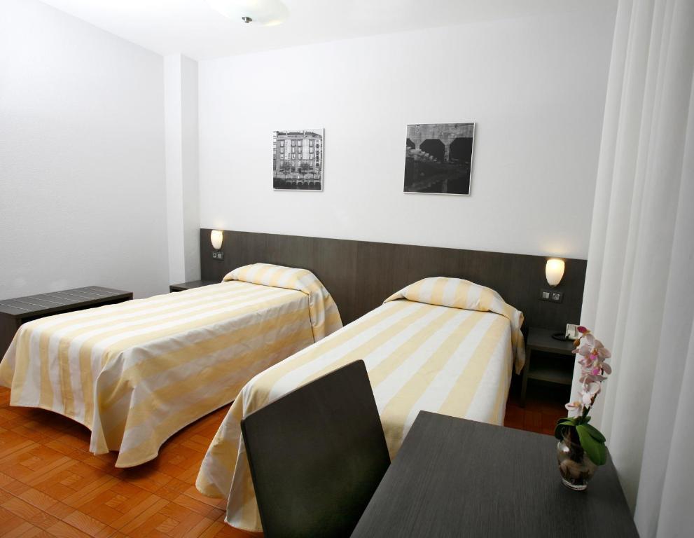 Hotel Ripa Билбао Стая снимка